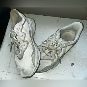 Women’s Adidas originals Ozweego casual shoe size 7.5